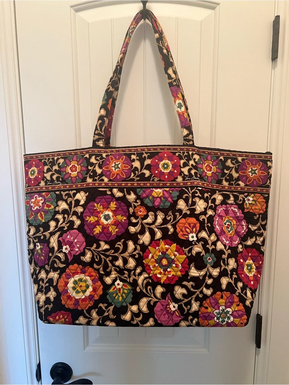 Vera Bradley Suzani Holiday Tote with Matching Makeup Bag 16”x14”x8” - Picture 1 of 11